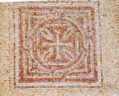 Detail eines Kreuzes aus dem Mosaikboden der byzantinischen Kirche in Shoham, Israel, ca. 5. Jahrhundert n. Chr. (Mosaik) von Byzantine Byzantine