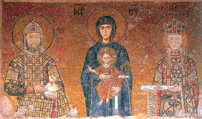 Die Jungfrau mit Kind zwischen Kaiser Johannes II. Komnenos und seiner Frau Irene von Byzantine Master.
