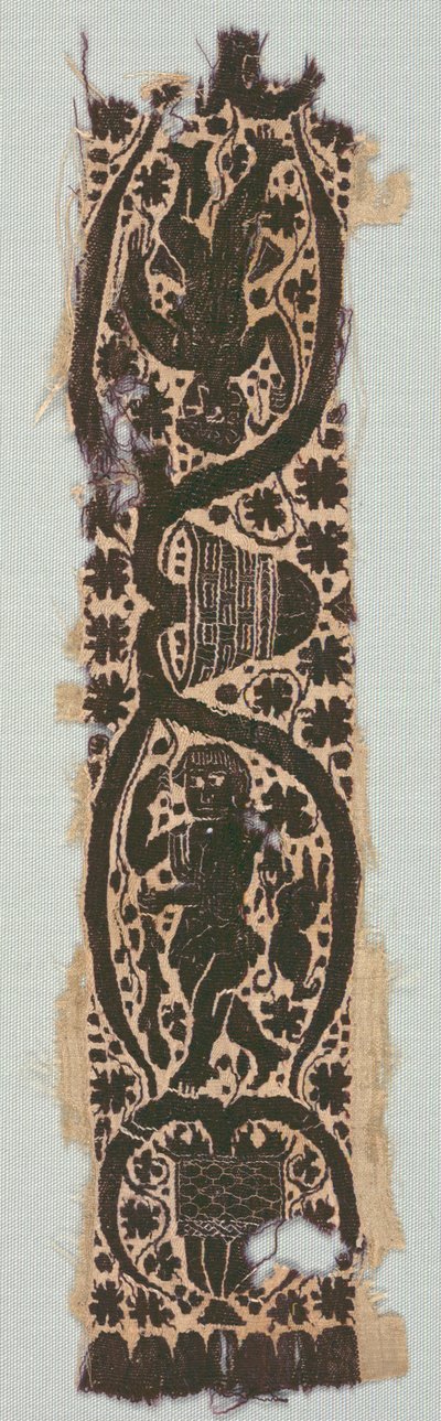 Seltenes Seidentunikafragment mit Zierärmelband, 400er-500er Jahre (Leinwandbindung, Seide, Gobelinbindung mit zusätzlichem Schussfaden, ungebleichtes Leinen, gefärbte Wolle, Seide) von Byzantine Period Egyptian