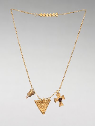 Kette mit zwei Anhängern und einem Kreuz, 500er von Byzantine School