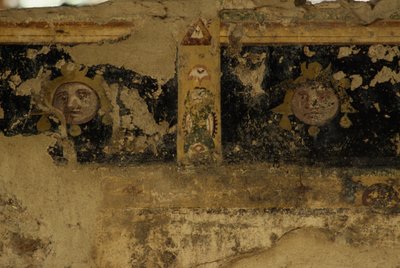 Freskofragmente, Salus-Augusta-Tempel-Kryptoportikus, antike römische Stadt Urbs Salvia, Urbisaglia, Marken, Italien (Foto) von J.B. and Brown J. Rowbotham