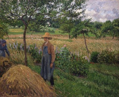 Gärtner steht neben einem Heuhaufen, bewölkter Himmel, Eragny von Camille Pissarro