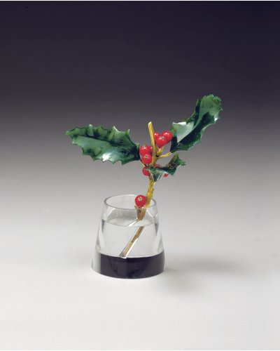 Stechpalmenzweig in einer sich verjüngenden Vase, ca. 1890 von Carl Fabergé