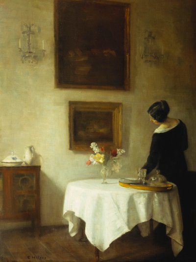 Eine Frau an einem Esstisch von Carl Holsoe