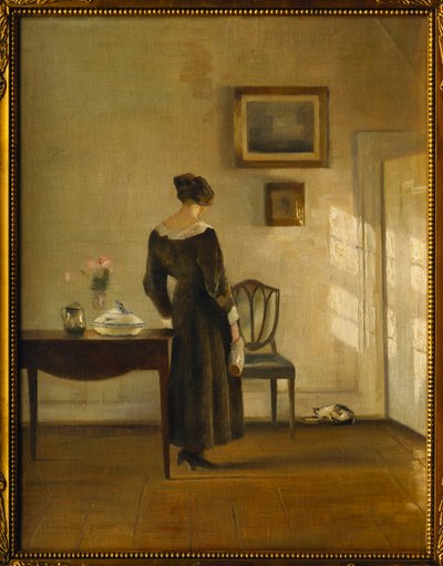 Ein Interieur mit einer Frau, die eine Katze füttert von Carl Holsoe