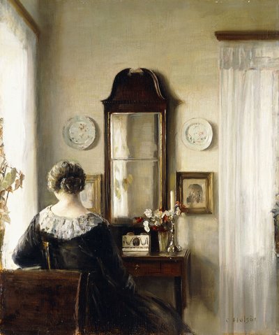 Interieur mit einer sitzenden Frau am Fenster von Carl Holsoe