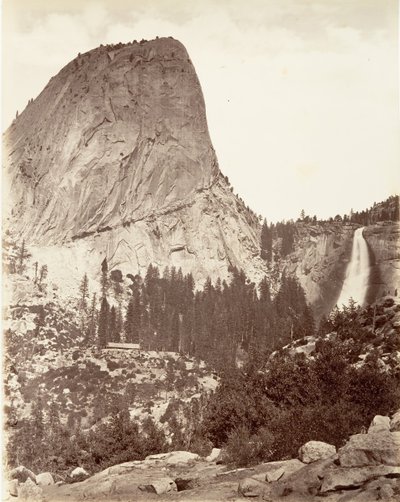 Freiheitsmütze und Nevada Fall, Yosemite, ca. 1872, gedruckt ca. 1876 von Carleton E. Watkins.