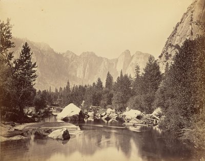Blick auf die Merced - Kathedralenfelsen in der Ferne von Carleton Watkins