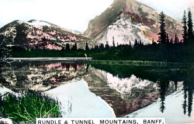 Mounts Rundle und Tunnel, Banff, Alberta, Kanada, ca. 1920er von Cavenders Ltd