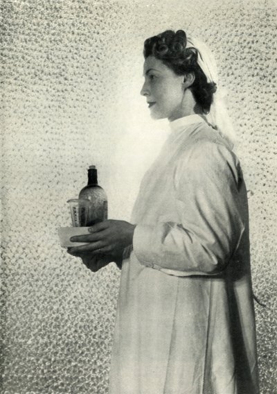 Krankenpfleger, ca. 1943 von Cecil Beaton