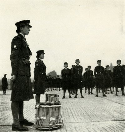 W.A.A.F. Band bei der Parade, ca. 1943 von Cecil Beaton