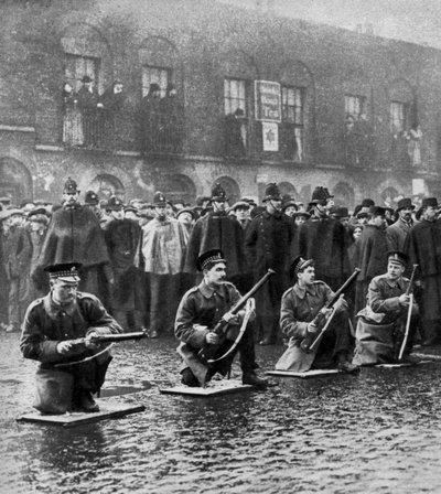 Konfrontation in der Sidney Street, Stepney, London, 3. Januar 1911 (1937) von Central Press