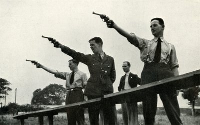 Revolverübungen an der Elementary Flying Training School, 1941 von Charles Brown
