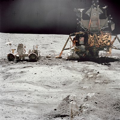 Apollo 16 Mondmodul Orion auf der Mondoberfläche von Charles Duke
