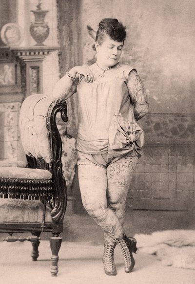 Porträt von Nora Hilderbrandt, der tätowierten Frau, ca. 1896 von Charles Eisenmann