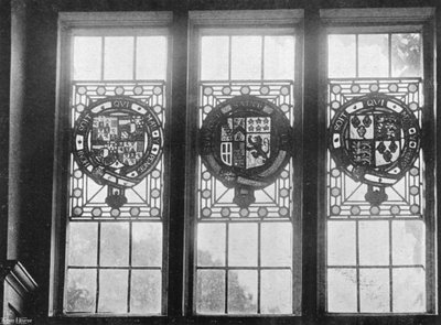 Altes Glas über der Südhalltür von Charles Latham