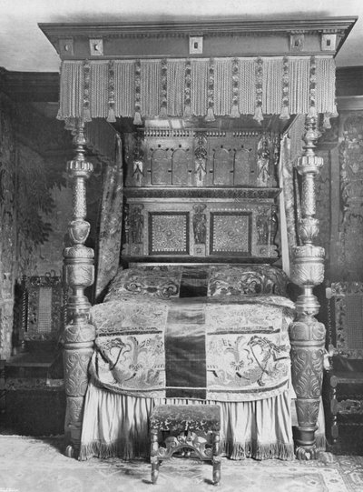Alte Stickerei im blauen Zimmer von Charles Latham