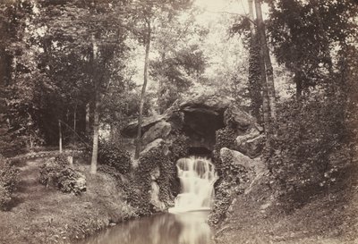 Blick auf die kleine Grotte zum Hirschteich, Bois de Boulogne, 1858 von Charles Marville