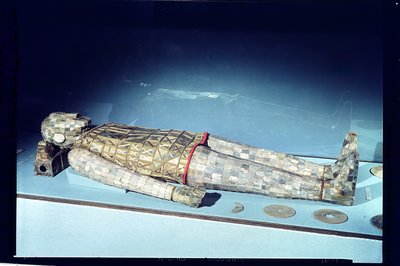 Jade-Bestattungsanzug aus dem Grab von Prinzessin Tou Wan, Frau von Liu Sheng (gest. 113 v. Chr.) aus Lingshang, Man-ch