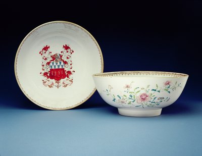 Paar Schalen in Famille Rose bemalt mit den Wappen von Joynes, Yongzheng-Periode (1723-35) von Chinese School