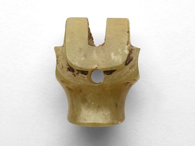 Anhänger in Form eines Rinderkopfes, überarbeitet, ca. 1100-1000 v. Chr. von Chinese School