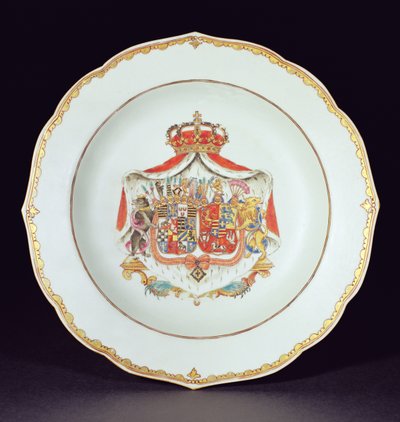 Suppenteller in Gold und Emaille bemalt mit den Wappen von Christian August, Prinz von Anhalt-Zerbst (1690-1747) und Johanna Elisabeth von Holstein-Gottorp (1712-60), Eltern von Katharina der Großen von Chinese School