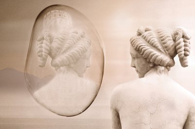 Klassische Statuenreflexion von Christina Sillen