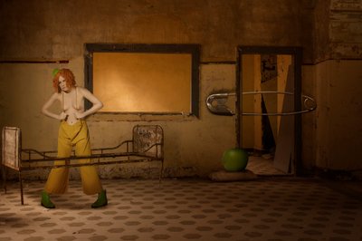 Surrealer Clownfrau von Christine von Diepenbroek