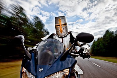 Ritter auf Motorrad von Christophe Kiciak