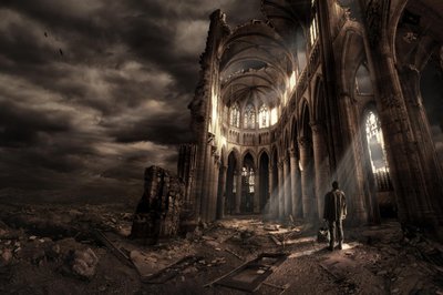 Mann in ruinierter Kathedrale von Christophe Kiciak
