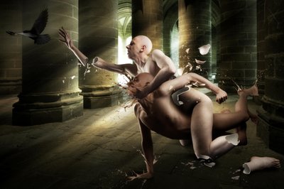 Zerbrechende Figuren im Konflikt von Christophe Kiciak