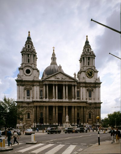 Ansicht der Kathedrale von Saint Paul, entworfen vom Architekten Christopher Wren (1632-1723) von Christopher Wren