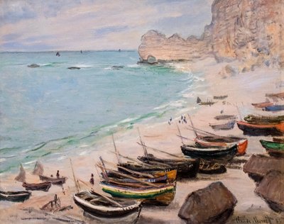 Boote am Strand von Etretat von Claude Monet