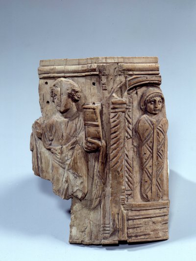 Koptische Kunst: Fragment einer Elfenbeintafel, die die Auferstehung des Lazarus darstellt. 6. Jahrhundert n. Chr. Paris, Louvre Museum von Coptic Coptic