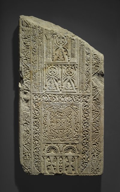 Fragmentarische Stele, möglicherweise gefunden in Esna, 7.-8. Jahrhundert von Coptic Coptic