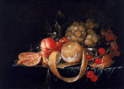 Ein Stillleben mit einer Zitrone, Trauben, Kirschen und Aprikosen auf einem Zinnteller von Cornelis de Heem