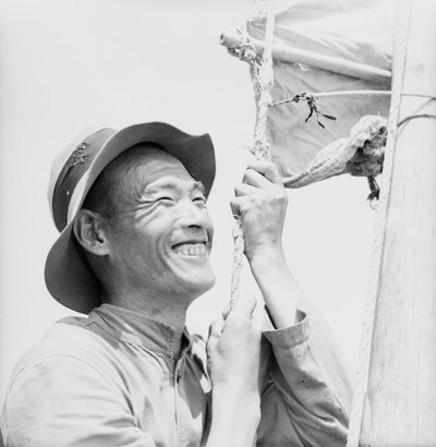 Ein Kopf- und Schulterporträt eines Sampan-Mannes in Weihaiwei von David Watkin Waters