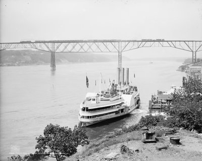 Über und unter der Poughkeepsie-Brücke, Poughkeepsie, N.Y., ca. 1906 von Detroit Publishing Co.