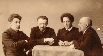 Gruppenporträt der Dichter Alexander Blok, Georgii Chulkov, Konstantin Erberg und Fjodor Sologub von Dmitri Spiridonovich Zdobnov