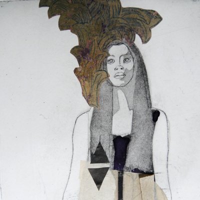 Frau mit goldenen Blättern von Doris Schmitz