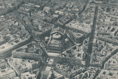 Zentrales architektonisches Merkmal von Paris, verbessert durch Weitsicht im Straßendesign, ca. 1935 von ENA