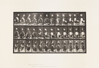 Tafel 107. Treppen hinaufsteigen, Eimer Wasser und Besen in den Händen von Eadweard Muybridge