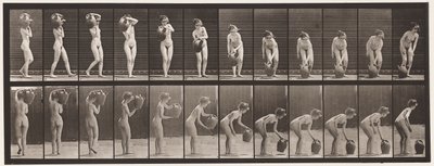 Drehen und Wasserkrug von der Schulter auf den Boden stellen von Eadweard Muybridge
