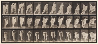 Tafel 416. Toilette, Kleid anziehen von Eadweard Muybridge