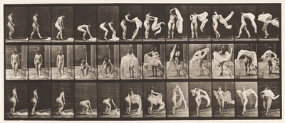 Tafel 419. Toilette, Bücken, Umhang über die Schultern werfen von Eadweard Muybridge