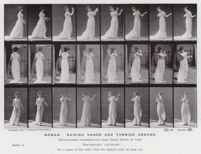 Die menschliche Figur in Bewegung: Frau, hebt die Hände und dreht sich von Eadweard Muybridge