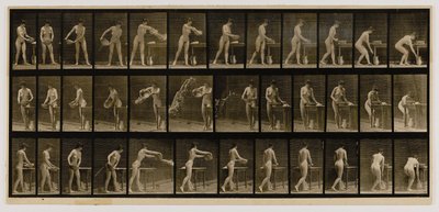 Frau, die ein Becken Wasser leert, aus dem Buch Animal Locomotion von Eadweard Muybridge