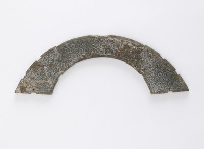 Dünne Platte in Kreisform geschnitten, vom Typ huang, Changsha, Provinz Hunan, 4.-3. Jahrhundert v. Chr. von Eastern Zhou Dynasty Chinese School
