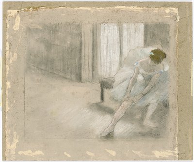 Sitzende Tänzerin, die ihren Strumpf richtet von Edgar Degas