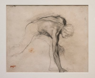 Nackter Mann, der sich bückt, um einen Gegenstand aufzuheben. Um 1859-1861. Graphit auf Velinpapier. von Edgar Degas